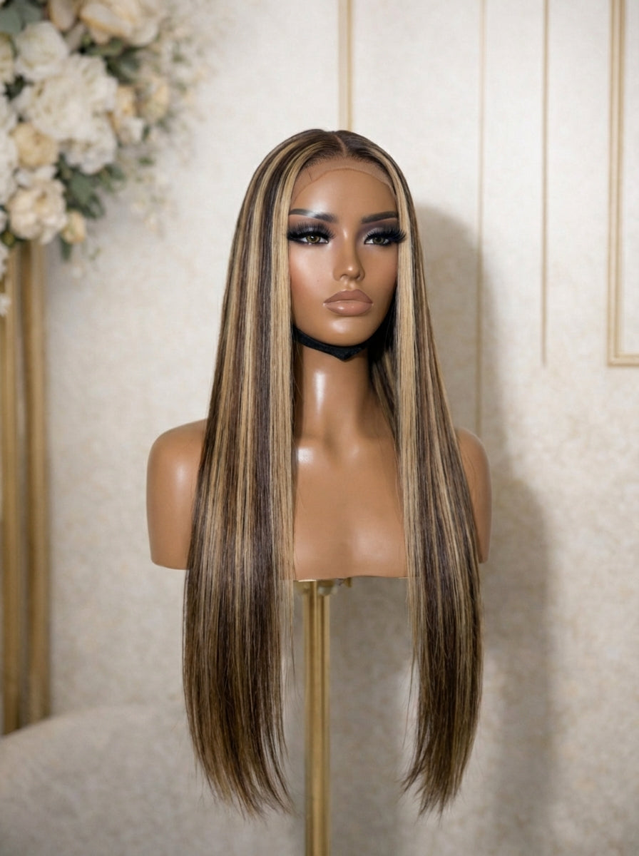 Lavish Colour Studio - Highlighted Queen